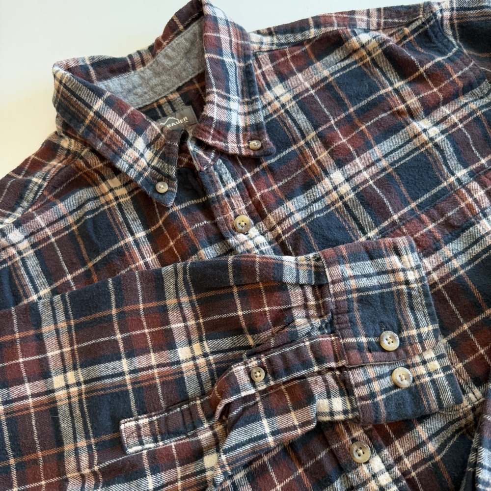 Eddie Bauer Mens XL Flannel Shirt Long Sleeve Plaid Burgundy Navy Blue Button Up
